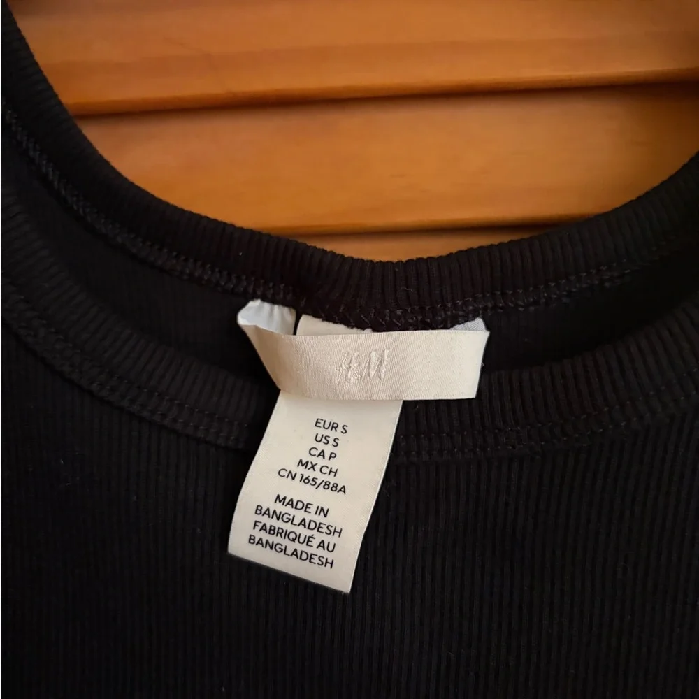H&M Black Ribbed Top - Picture 2 of 2